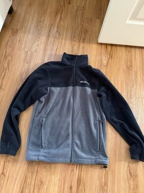 Columbia Men's Two-Tone Black & Gray Fleece Jacket size S